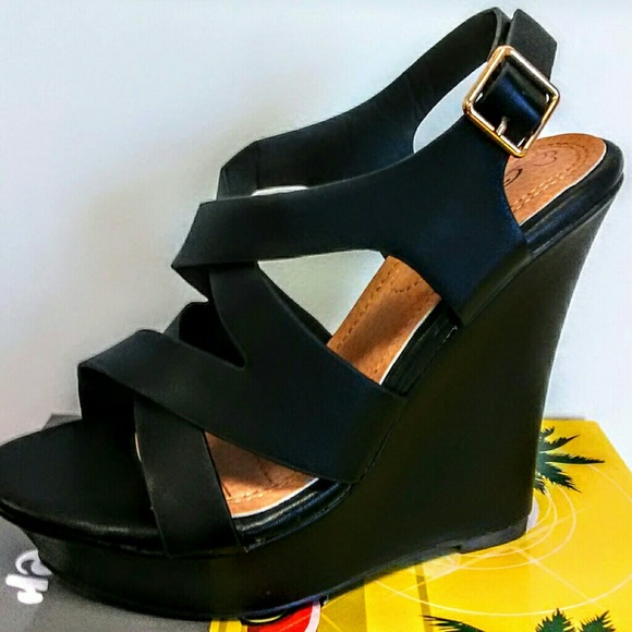 (NEW)! Cute! Black Wedge Heel! - Picture 5 of 9